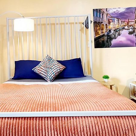 Spacious Cozy Suite At The Venice Mall With Free Parking And Washing Machine (Adults Only) Taguig Eksteriør bilde