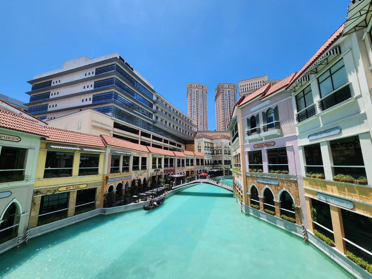 Spacious Cozy Suite At The Venice Mall With Free Parking And Washing Machine (Adults Only) Taguig Eksteriør bilde
