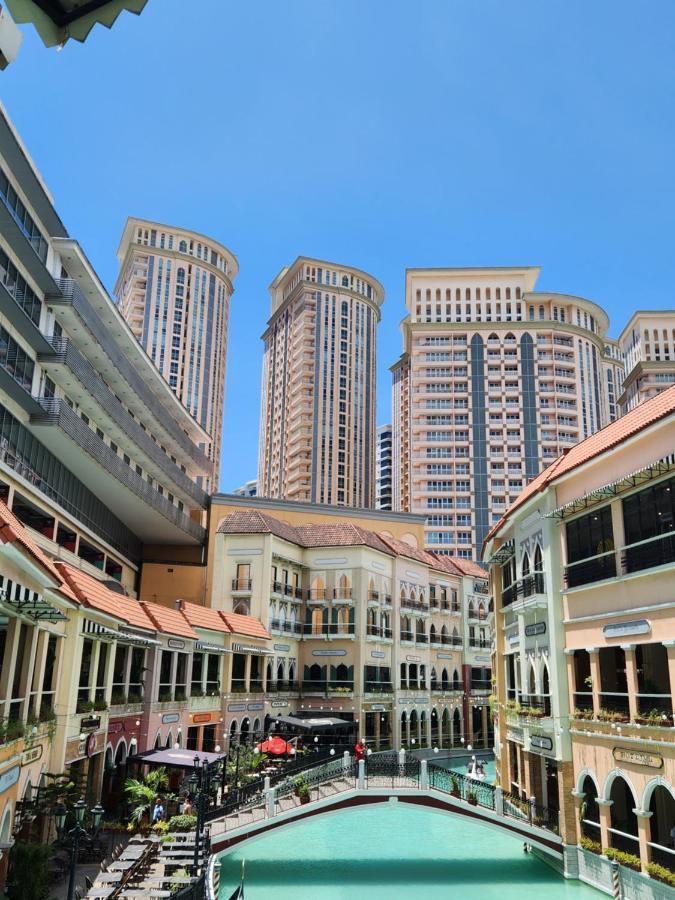 Spacious Cozy Suite At The Venice Mall With Free Parking And Washing Machine (Adults Only) Taguig Eksteriør bilde
