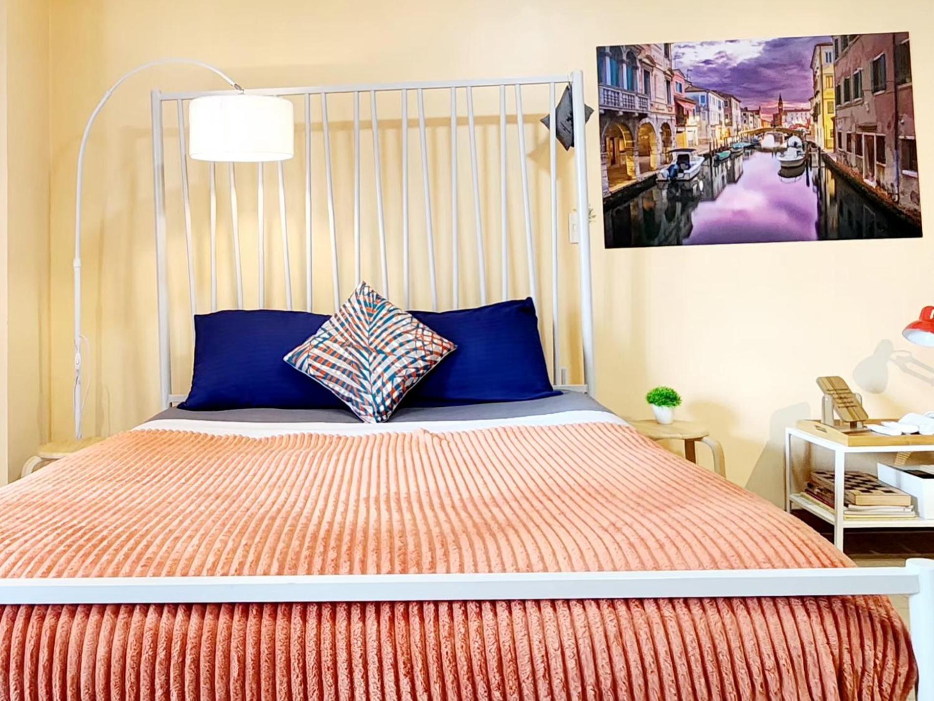 Spacious Cozy Suite At The Venice Mall With Free Parking And Washing Machine (Adults Only) Taguig Eksteriør bilde